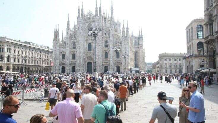 Turismo a Milano, superati i livelli pre-Covid: a luglio 700mila arrivi, il 7% in più del 2019 d'oro