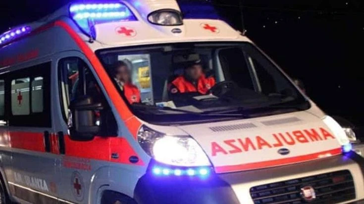 Val Venosta, si arrampica su una statua che crolla e lo schiaccia: morto un ragazzo di 19 anni