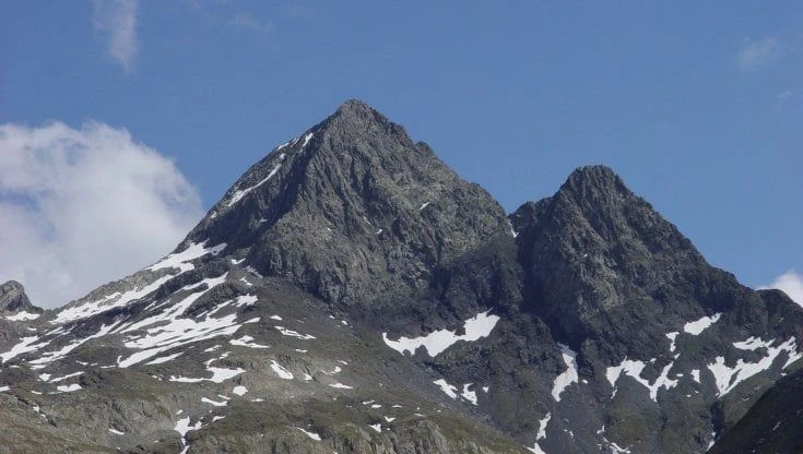 Precipita a 50 metri dalla cima del Pizzo del Diavolo di Tenda sulle alpi Orobie: morta una 49enne
