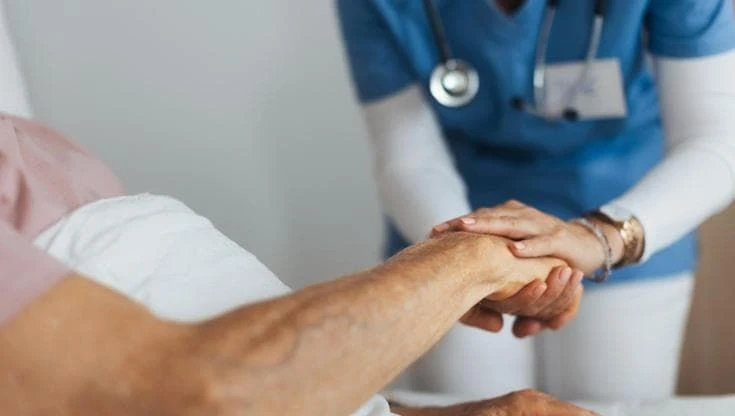 Leucemia mieloide acuta, una tripletta di farmaci orali per i più fragili