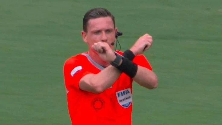 Rüdiger offeso da un avversario in Real-Pachuca: l’arbitro attiva il nuovo protocollo anti-razzismo