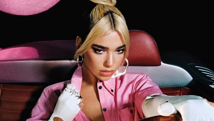 Dua Lipa alle 15 su Radio Deejay e su Deejay TV
