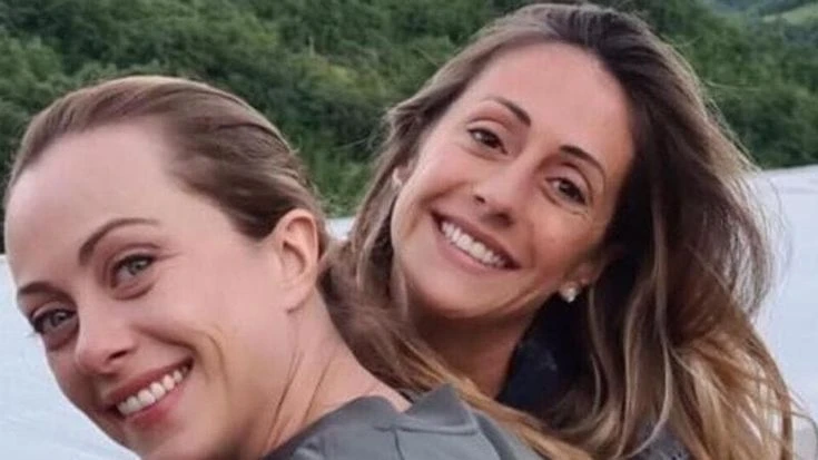 Hanno tutti ragione | Addio Atreju fascia, nella Leopolda delle Meloni comanda il Tinello magico
