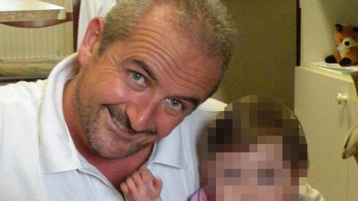 Rapita dalla mamma e ritrovata dopo 13 anni. Il papà: “Mia figlia non mi riconosce”