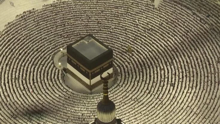 La Mecca, l'impressionante moltitudine di fedeli per il pellegrinaggio islamico: il video
