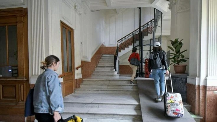 La protesta dei locatori: “Patrimoniale mascherata”. Airbnb, un miliardo al Fisco