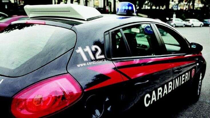 Picchia la moglie e la figlia che dopo cinque anni di violenze lo denunciano, arrestato dai carabinieri