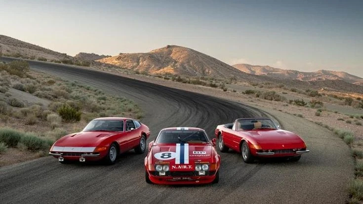 Ferrari Daytona, l’asta dei record: in vendita tre esemplari tutti insieme. Caratteristiche e prezzi