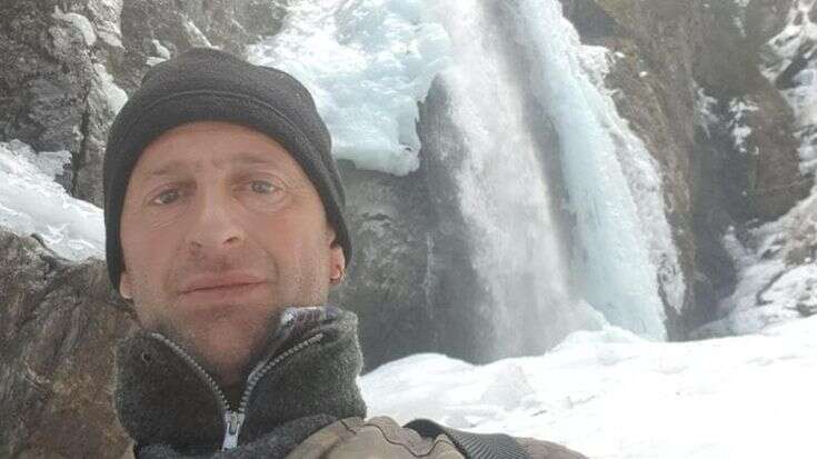 Ernesto Pesenti morto a 47 anni nello scontro tra la sua moto e un’auto a San Giovanni Bianco: gli amici aspettavano al bar l’operaio della Comunità Montana