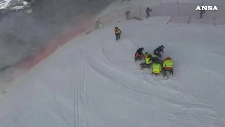 Malore durante il SuperG donne, il soccorso aereo all'addetto alla pista a La Thuile
