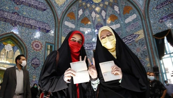 In pochi ai seggi, l'Iran sceglie il nuovo presidente nell'indifferenza. L'astensione favorisce l'ultraconservatore Raisi