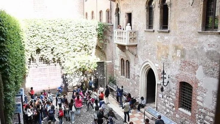Verona, biglietto obbligatorio e prenotazione: le nuove regole per la casa di Giulietta