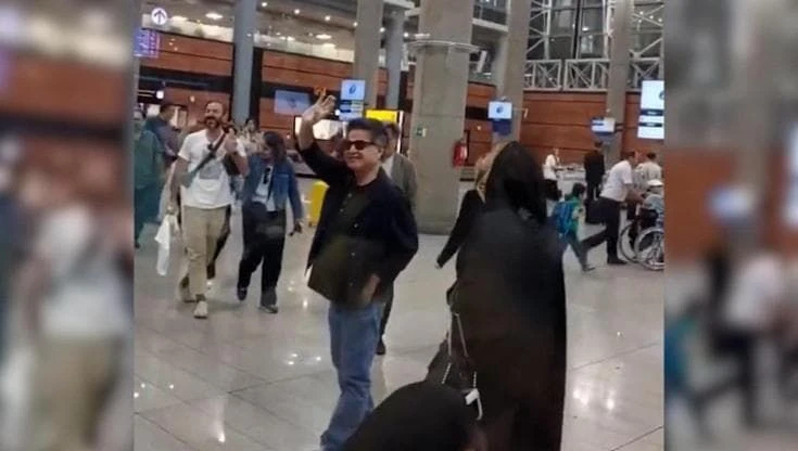 cannes regista jafar panahi torna a teheran applausi aeroporto