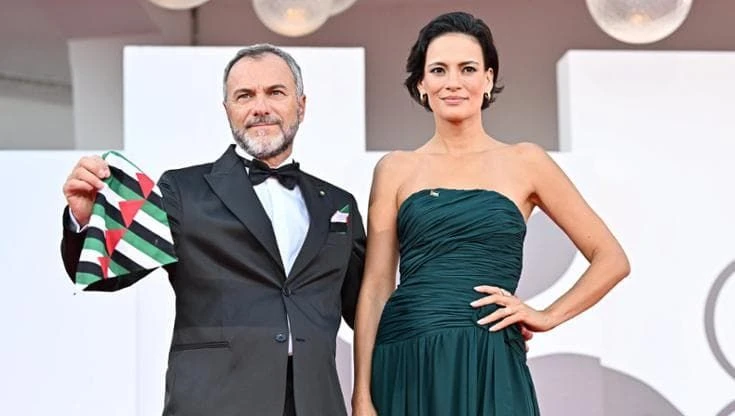 Venice4Palestine: “Un gesto di solidarietà nella finale e la bandiera palestinese sul tappeto rosso”