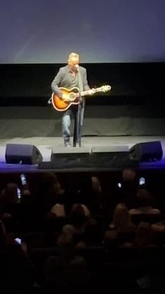 Springsteen canta alla prima del suo biopic: 