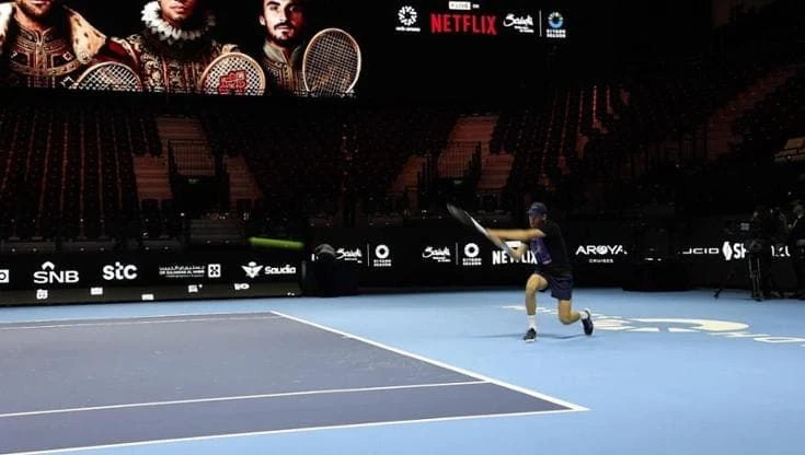 Tennis, Sinner difende il titolo a Riad: l'allenamento top in vista dei quarti contro Tsitsipas