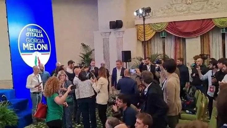 Elezioni europee, al comitato elettorale di Fratelli d'Italia si festeggia cantando Rino Gaetano