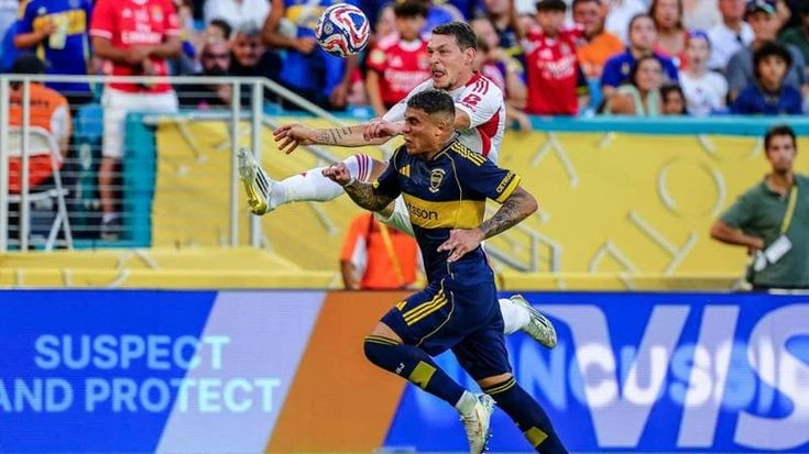 Belotti espulso in Boca-Benfica: entrata da karate sotto gli occhi di Pogba, Dybala e Paredes