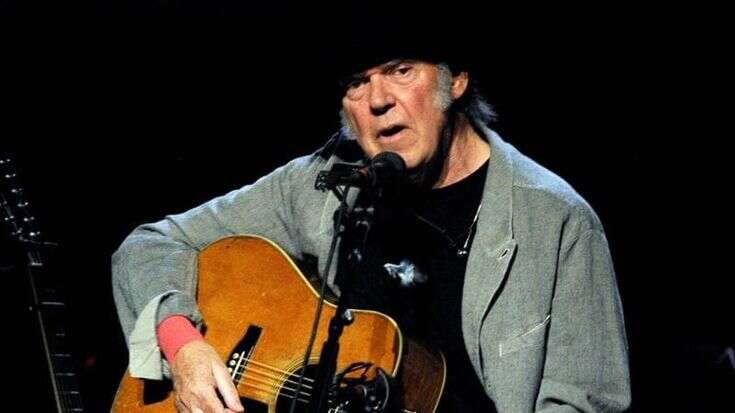 Neil Young dice sì al candidato alla vicepresidenza Tim Walz per ‘Rockin’ in the free world’