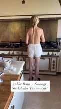 Gwyneth Paltrow cucina in topless: la colazione in 