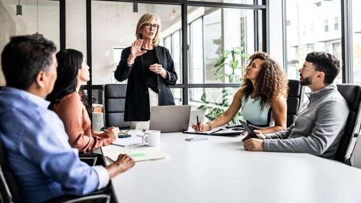 Parità di genere, Italia indietro: poco più di una donna su due ha un lavoro