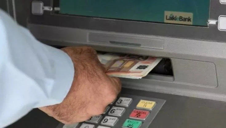 Sempre meno punti bancomat: e il prelievo nelle banche costa fino al 273% più che in quelle 
