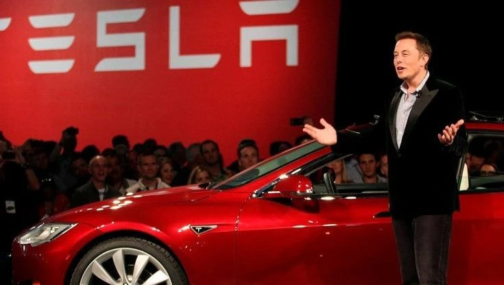 Crisi dei microchip: Tesla risponde alzando i listini dei suoi modelli