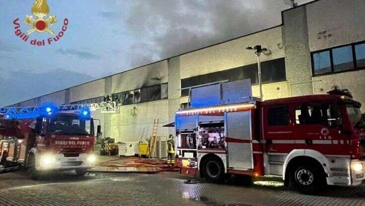 Maxi incendio alla Csc Italia a Gessate: 5mila pos per le banche distrutti dalle fiamme