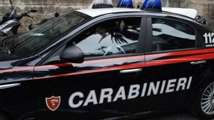 Aggredisce una donna in strada a Chiari (Brescia): arrestato con l’accusa di violenza sessuale un 22enne