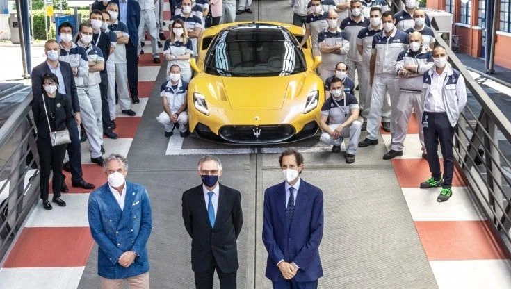 Maserati, Elkann e Tavares visitano lo storico stabilimento di Modena
