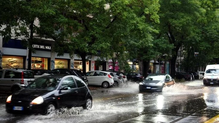 Previsioni meteo, Erin porta maltempo estremo, allerta per nubifragi e forti temporali