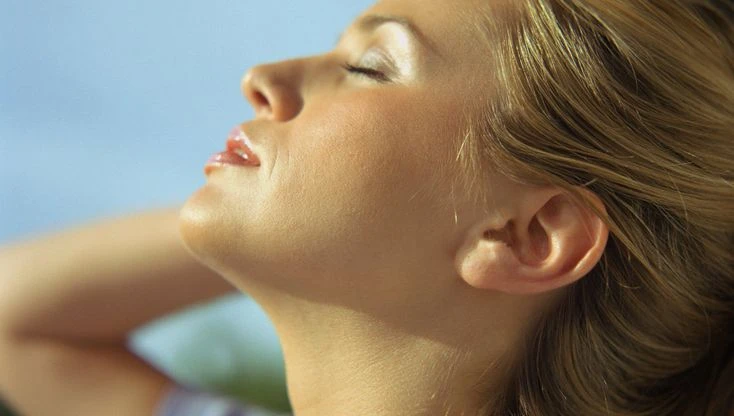 I prodotti che simulano l'abbronzatura: illuminanti, creme colorate, autoabbronzanti, bronzer e blush