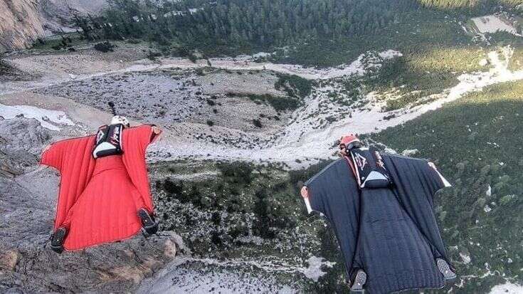 Belluno, base jumper si lancia dal monte Civetta ma si schianta a terra e muore