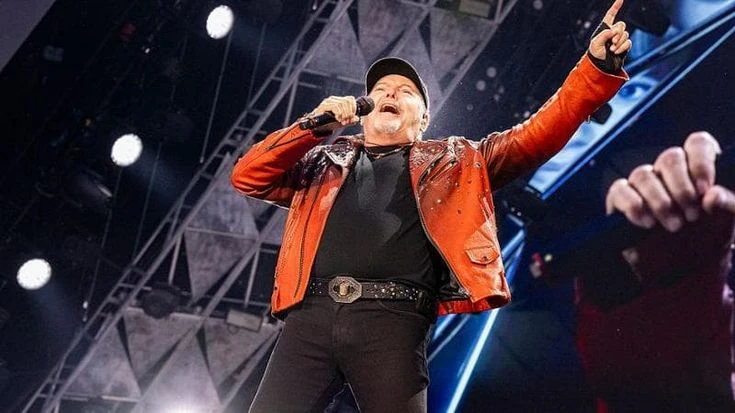 Vasco Rossi fa gli auguri alle mamme: “Siete voi le vere rockstar”