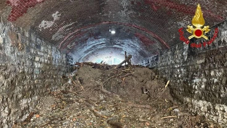 Como, un’altra notte di maltempo: ancora frane e città allagata