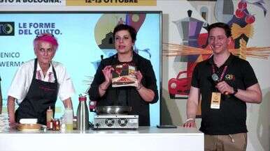 Festival Gusto, a teatro con la chef Cristina Bowerman: il cooking show indivia e birra