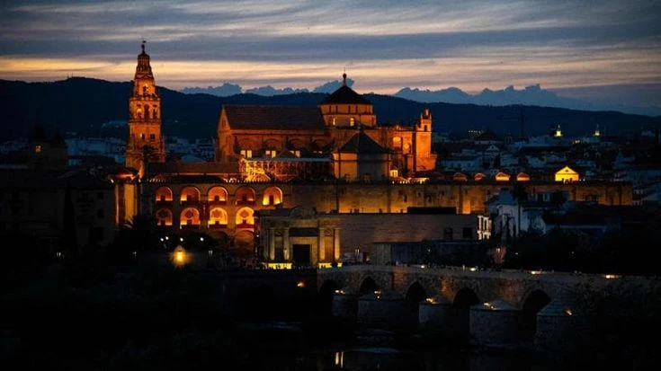 Cordoba, incendio alla Mezquita: in fiamme il capolavoro patrimonio dell’Unesco