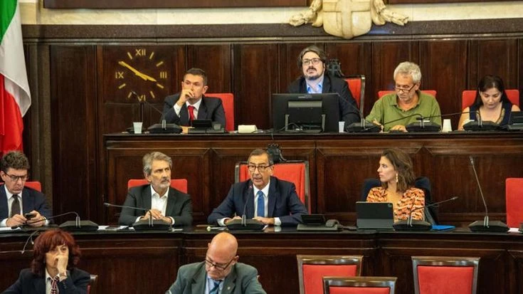 Milano, la classifica delle presenze in Consiglio comunale: gli assenteisti sono a destra