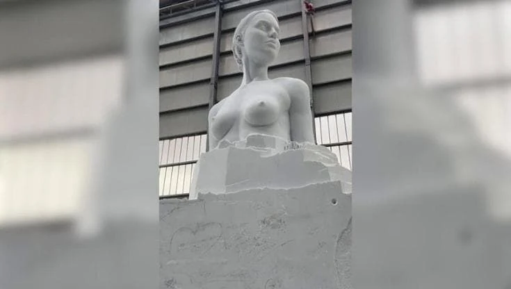 Meta, ancora censura all'arte: cancellato post con l'opera dell'artista Jago e oscurato l' account