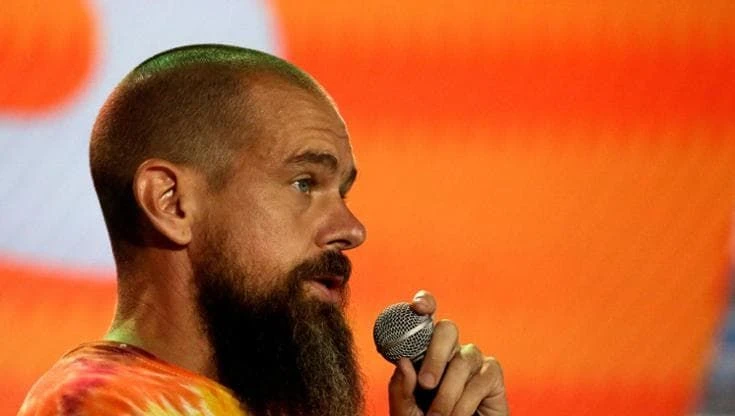 Jack Dorsey sfida WhatsApp con Bitchat, la chat che funziona senza internet