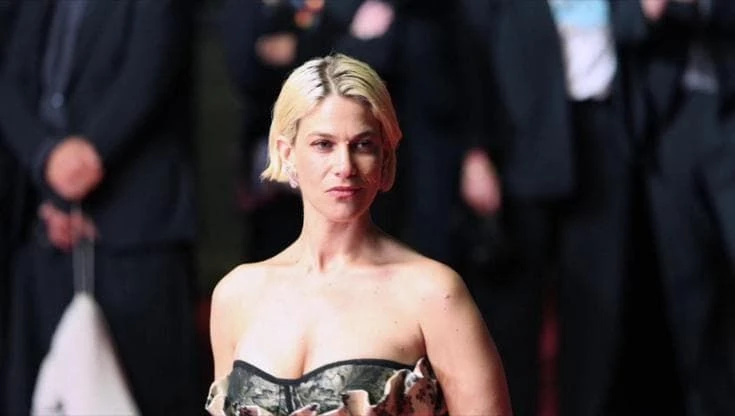 Isabella Ferrari, Ornella Muti, Franco Nero sul red carpet a Cannes per 