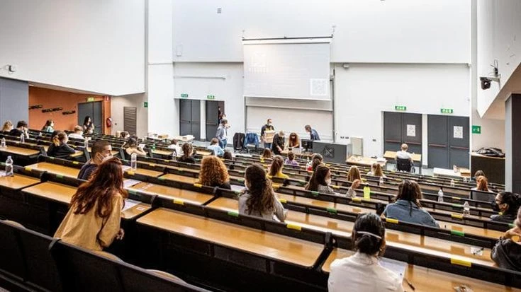 Medicina, tre esami in contemporanea dopo semestre-filtro: 31 domande in 45 minuti per ogni materia