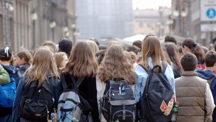 Sul bus manca la pedana, gli alunni rinunciano alla gita per non escludere un compagno disabile