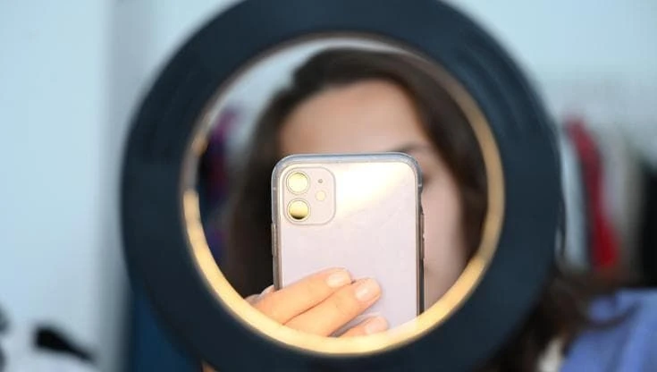 Le regole di Agcom sugli influencer sottraggono spazio ai giudici nella tutela degli utenti in rete