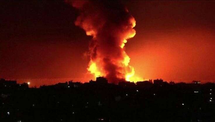 Nuvola di fuoco su Beirut, l'esplosione notturna a Jnah dopo un nuovo raid israeliano