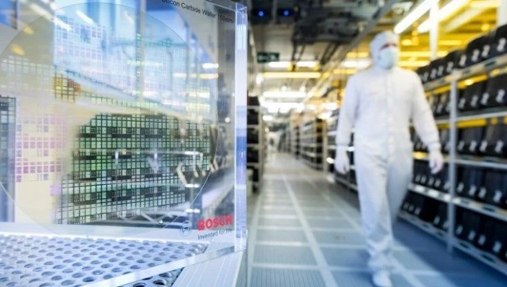 Crisi microchip, a Dresda la prima fabbrica gestita dall'intelligenza artificiale