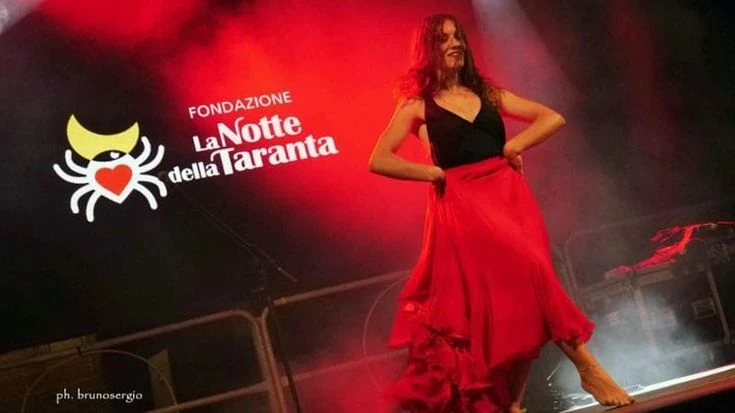 Notte della Taranta, la pizzica per la pace: il programma del concerto e dove vederlo in tv