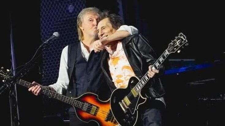 Un po’ Beatles e un po’ Rolling Stones: McCartney ospita Ringo Starr e Ronnie Wood sul palco