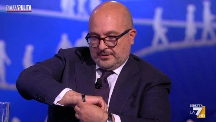 Sangiuliano e il braccialetto portafortuna: 