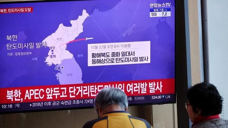Corea del Nord, nuovo test dopo mesi: missili balistici a una settimana dal vertice Apec con Trump